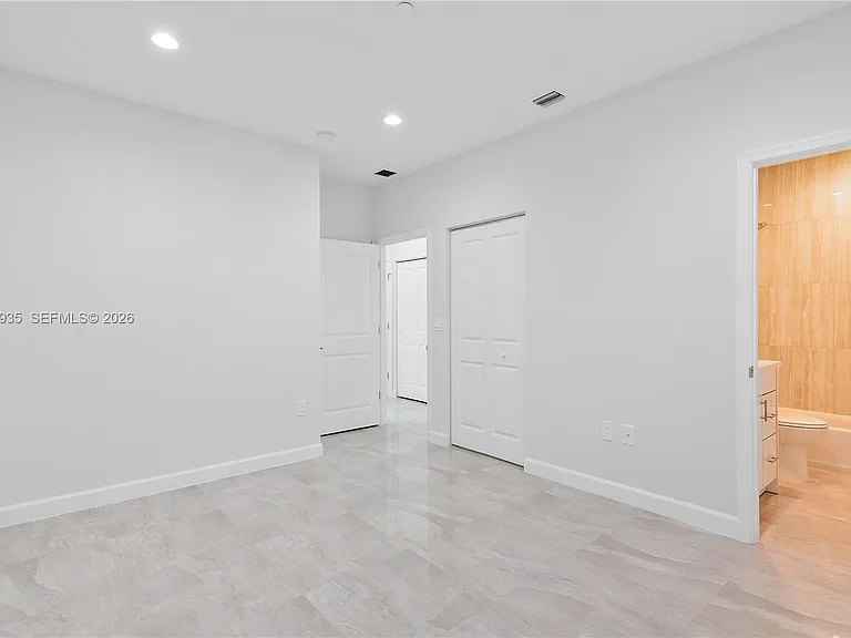 5745 SW 44th Ct #101 — Photo 16