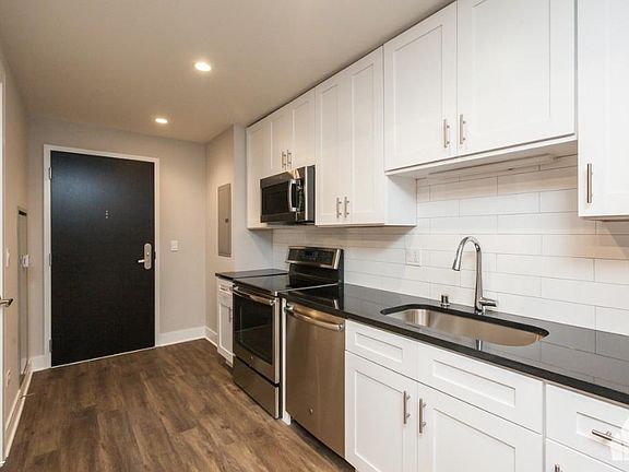 3rd image of 3835 N Broadway St #1126