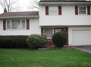 6 Loeb Ct, Edison, NJ 08817