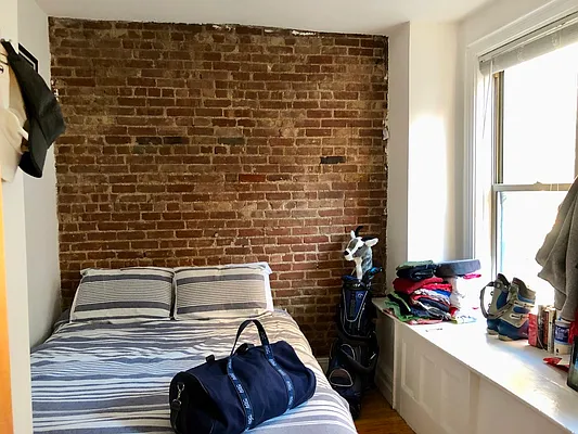 Rented by LJ Sloane Management | media 40