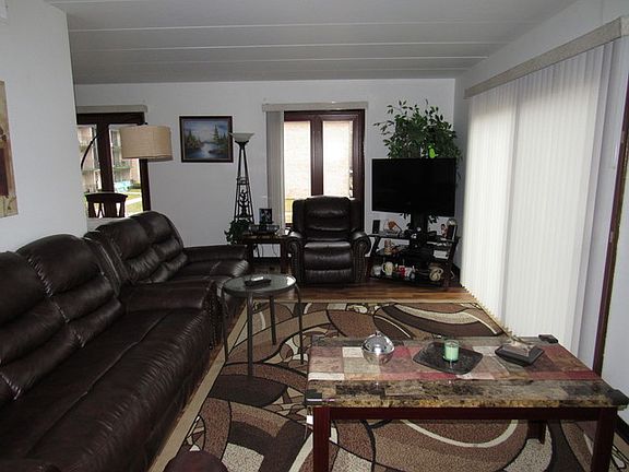 5th image of 10361 S Parkside Ave #1