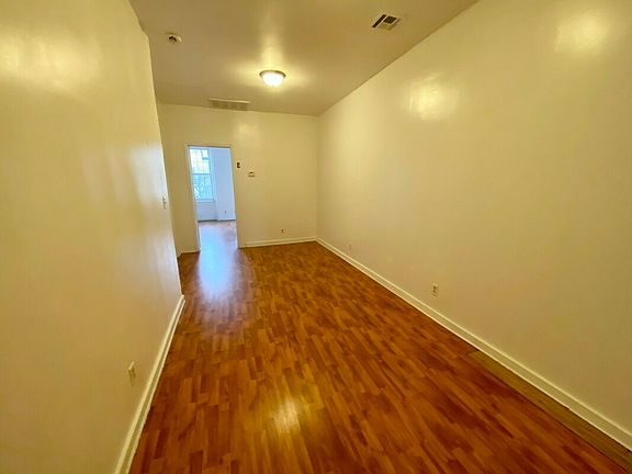 5th image of 264 Irving Ave APT 3L