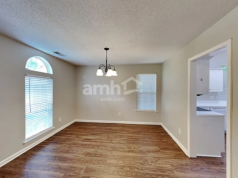 1720 Silverberry Ct — Photo 6