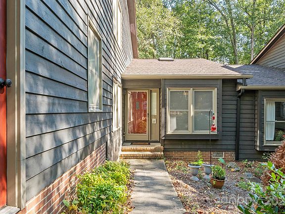2nd image of 804 Bridgewood Dr