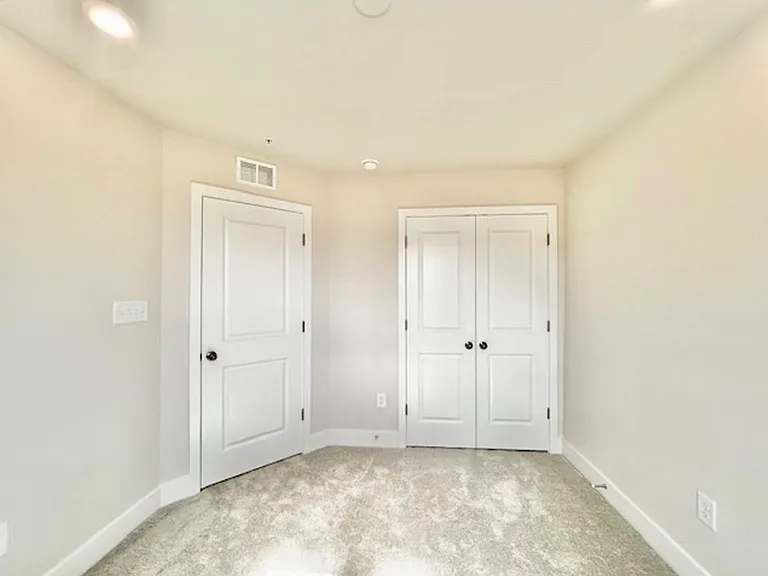 2208 Rodgers Dr — Photo 23