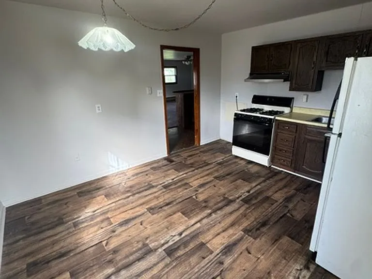 608 Warwick Ave — Photo 4