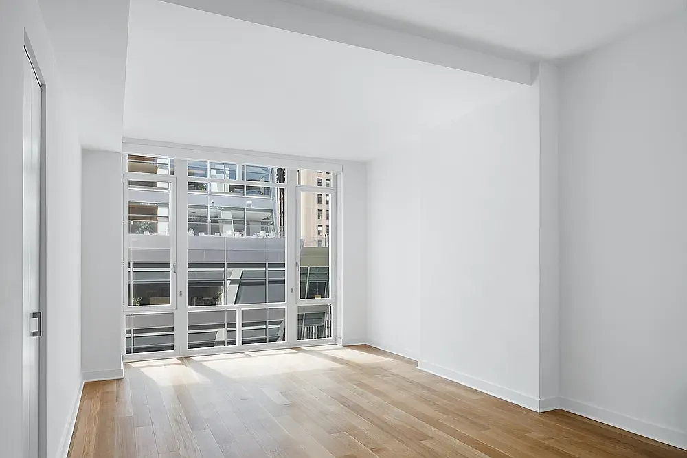 1050 6th Avenue — Photo 3
