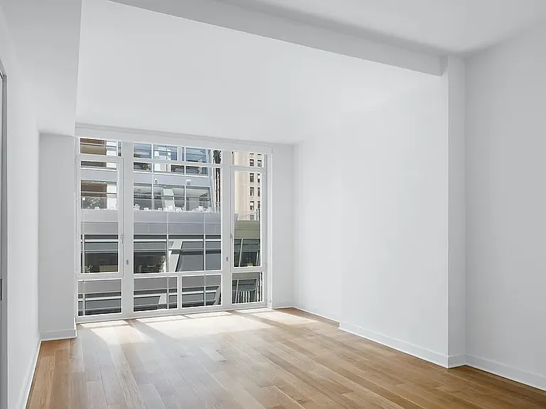 1050 6th Ave #6B — Photo 3