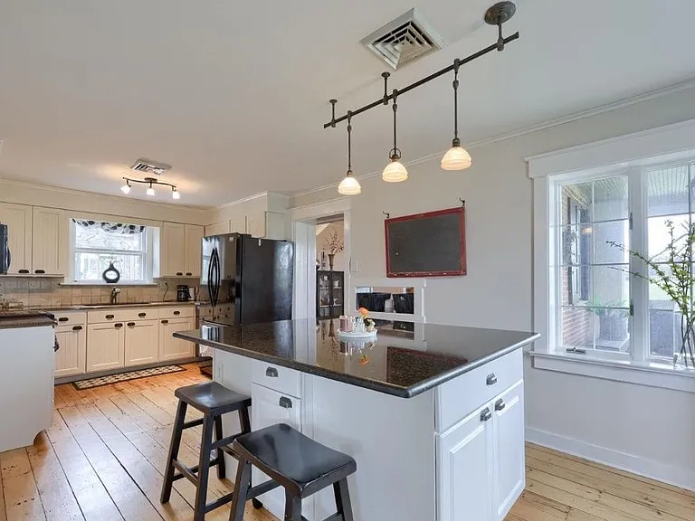2047 Jarvis Rd — Photo 15