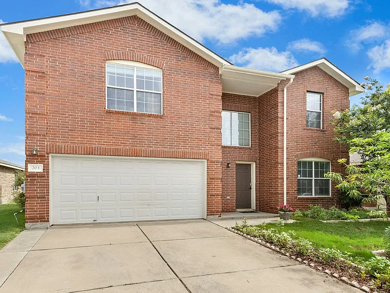 203 Pheasant Trl — Photo 1