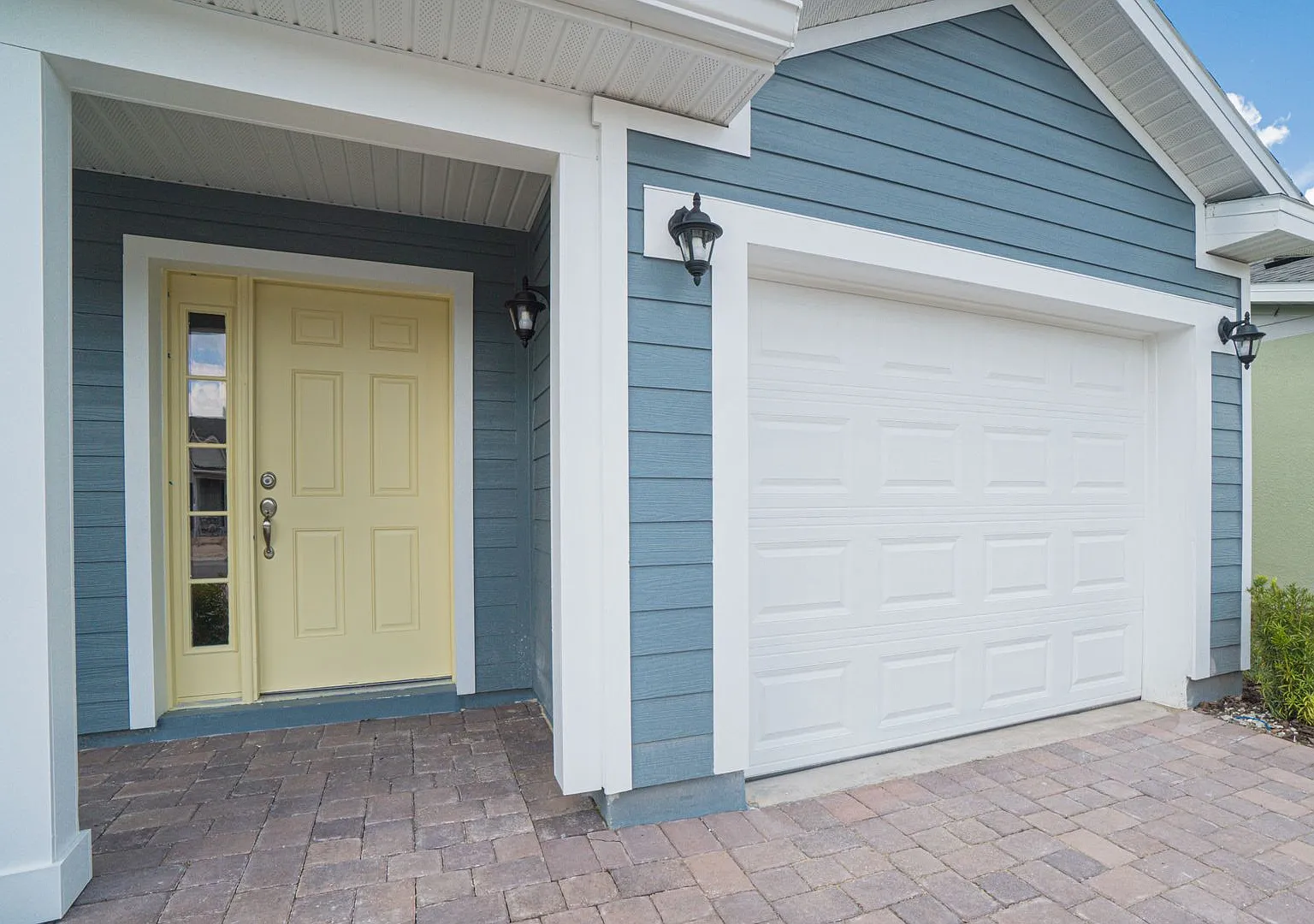 Beautiful 3/2 Energy Efficient 1 Story Attached Home w/ 1 Car Garage — Photo 2