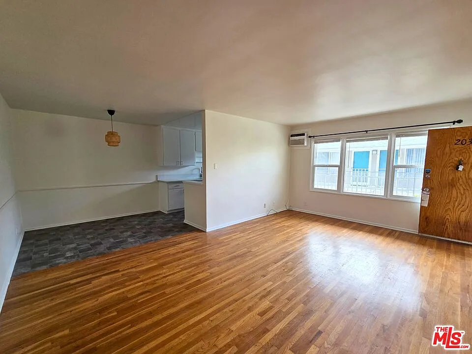 1 bed, 1.0 bath, 750 sqft, $2,099 — Photo 4