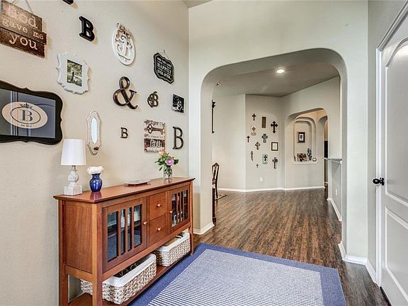 5th image of 611 Grayson Ln