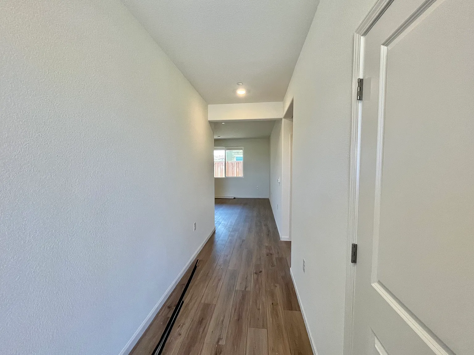 5 bed, 3.5 bath, 2350 sqft, $3,200 — Photo 2