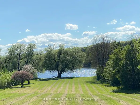 724 River Rd, Ottawa, ON K4M 0T7