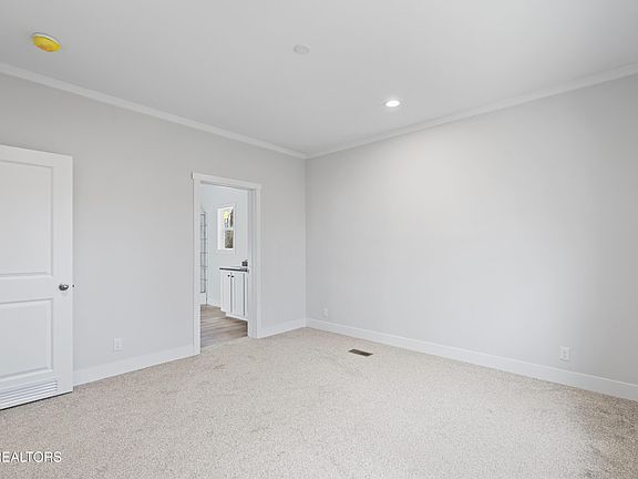 5th image of 1020 Fuller Ave SE