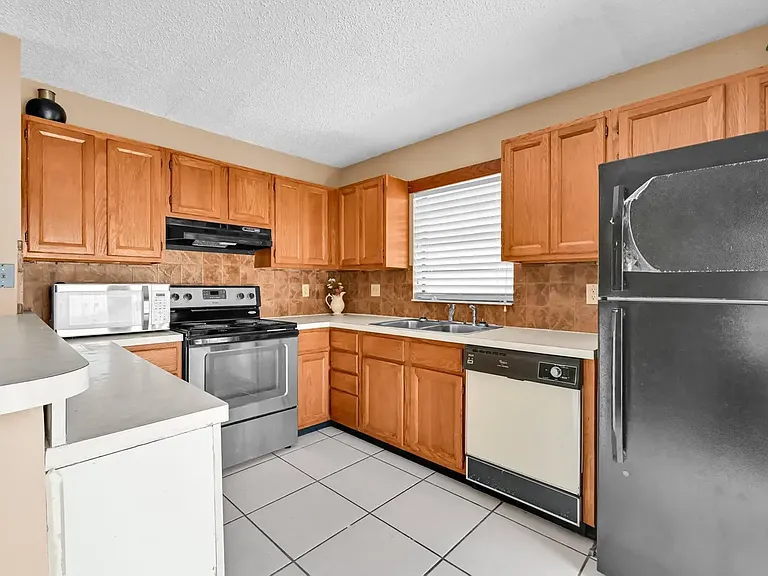 1458 N Lawnwood Cir #26D — Photo 6