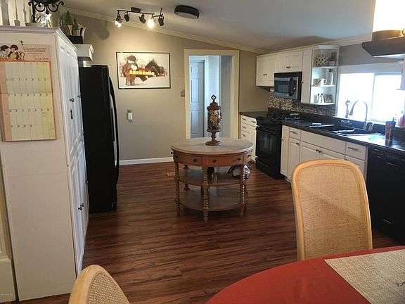 3rd image of 155 E 48th St Lot 66