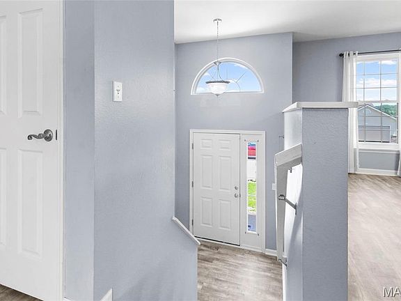 3rd image of 2316 W Ridge Dr