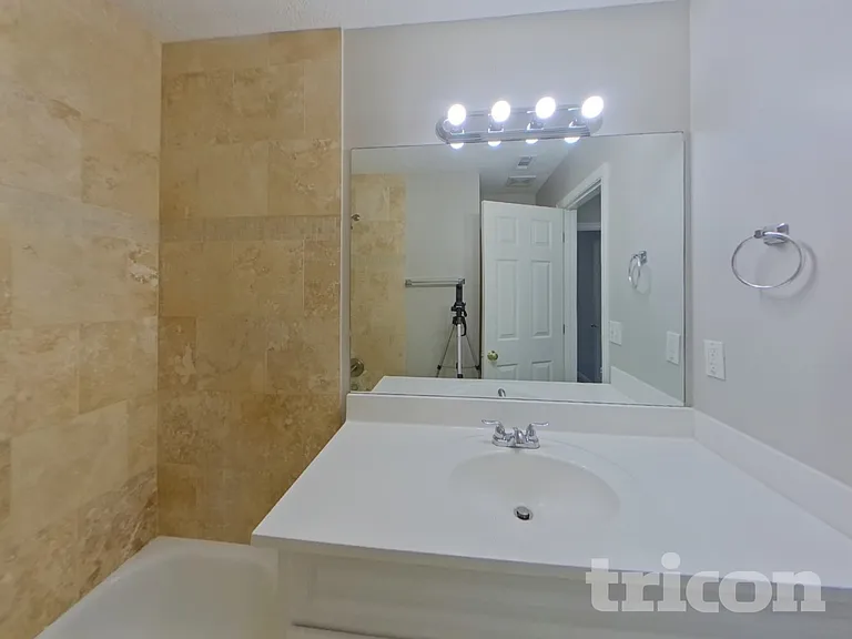 325 Cadeleigh Ct — Photo 15
