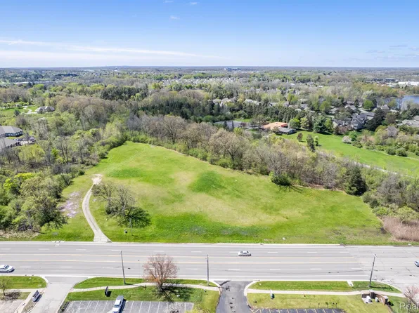 8152 S Saginaw St, Grand Blanc, MI 48439