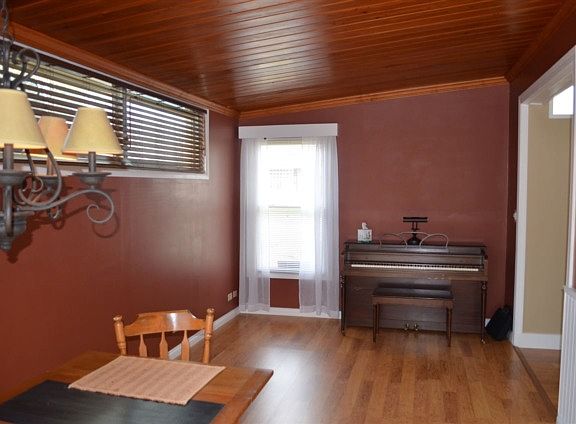 4th image of 808 Stewart Ave