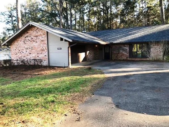 3920 Maid Marion Ln, Nacogdoches, TX 75965