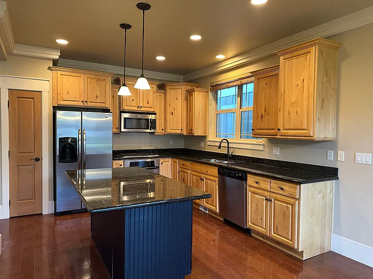 497 E Mission Dr — Photo 4