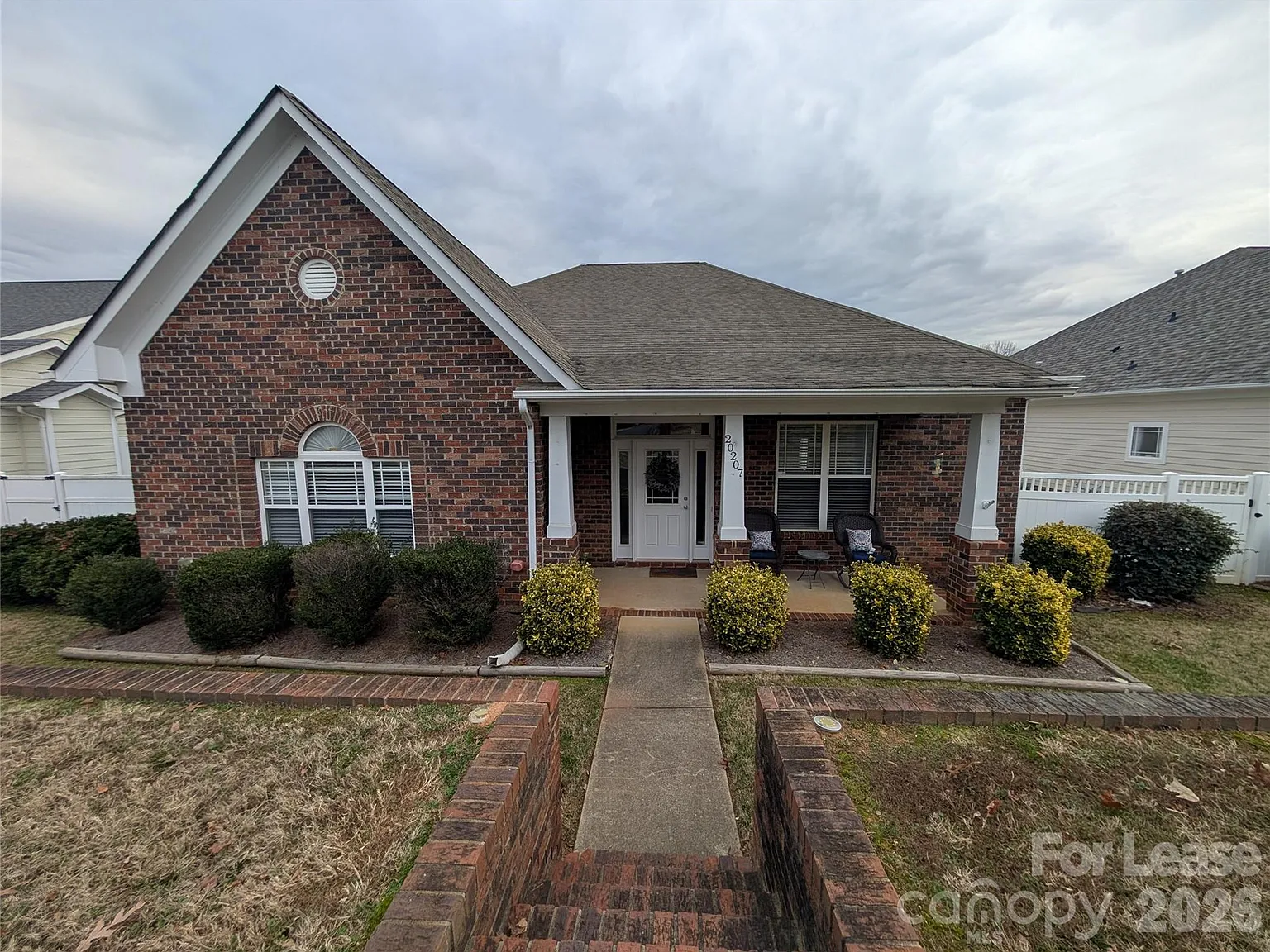 3 bed, 2.0 bath, 2100 sqft, $2,595 — Photo 1