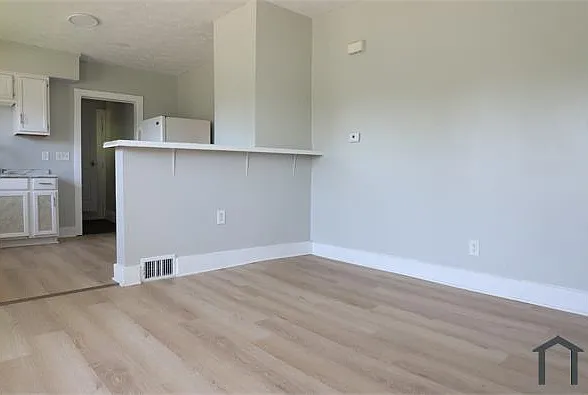 3 bed, $1,500 — Photo 2