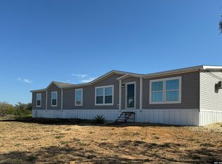 375 County Road 1670, Moore, TX 78057