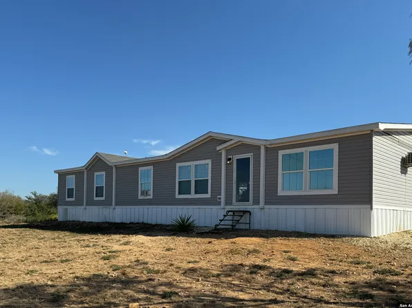 375 County Road 1670, Moore, TX 78057