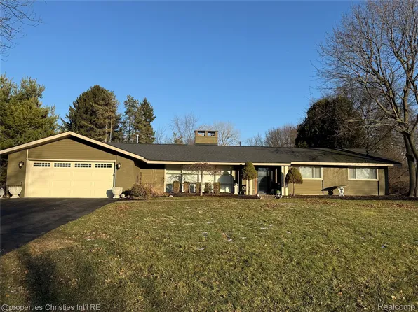 3289 Devon Brook Dr, Bloomfield Hills, MI 48302