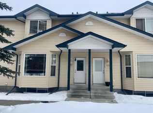 2 S Hinshaw Dr #11, Sylvan Lake, AB T4S2J2