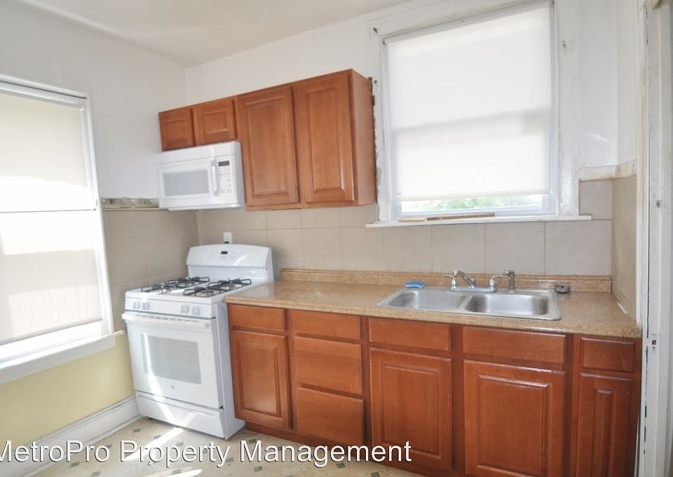 2nd image of 433 E 91st Pl #2