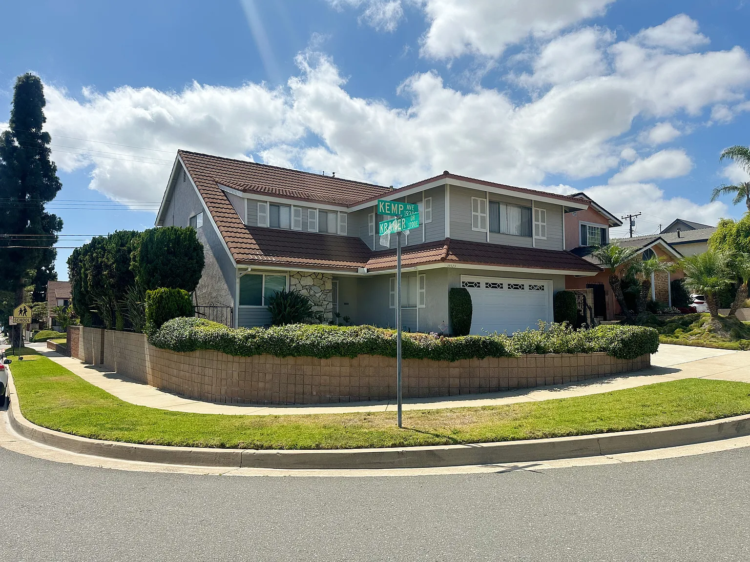 4 bed, 2647 sqft, $5,200 — Photo 1