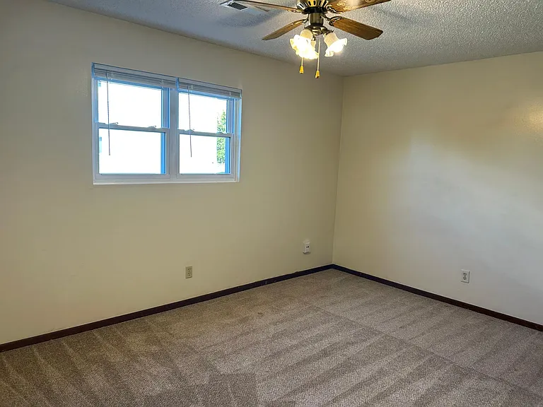 1216 W Jefferson St #5 — Photo 3