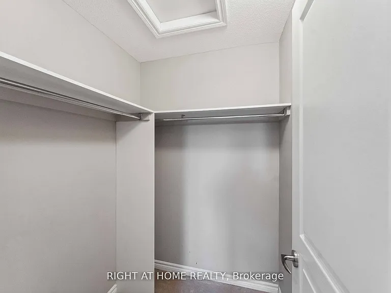 130 Tandalee Cres — Photo 16