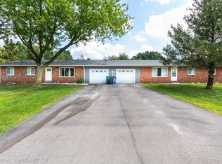 2861 Spring Hill Dr, Howell, MI 48843
