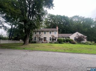 410 Mark Ln, River Vale, NJ 07675