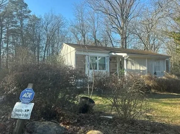93 Hazel Ave, Sicklerville, NJ 08081