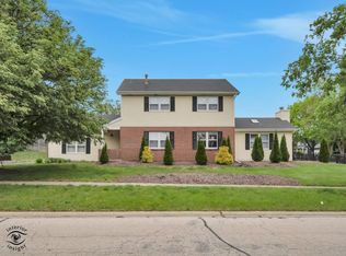 8348 Adbeth Ave, Woodridge, IL 60517