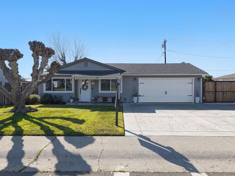 1st image of 30 3rd Avenue