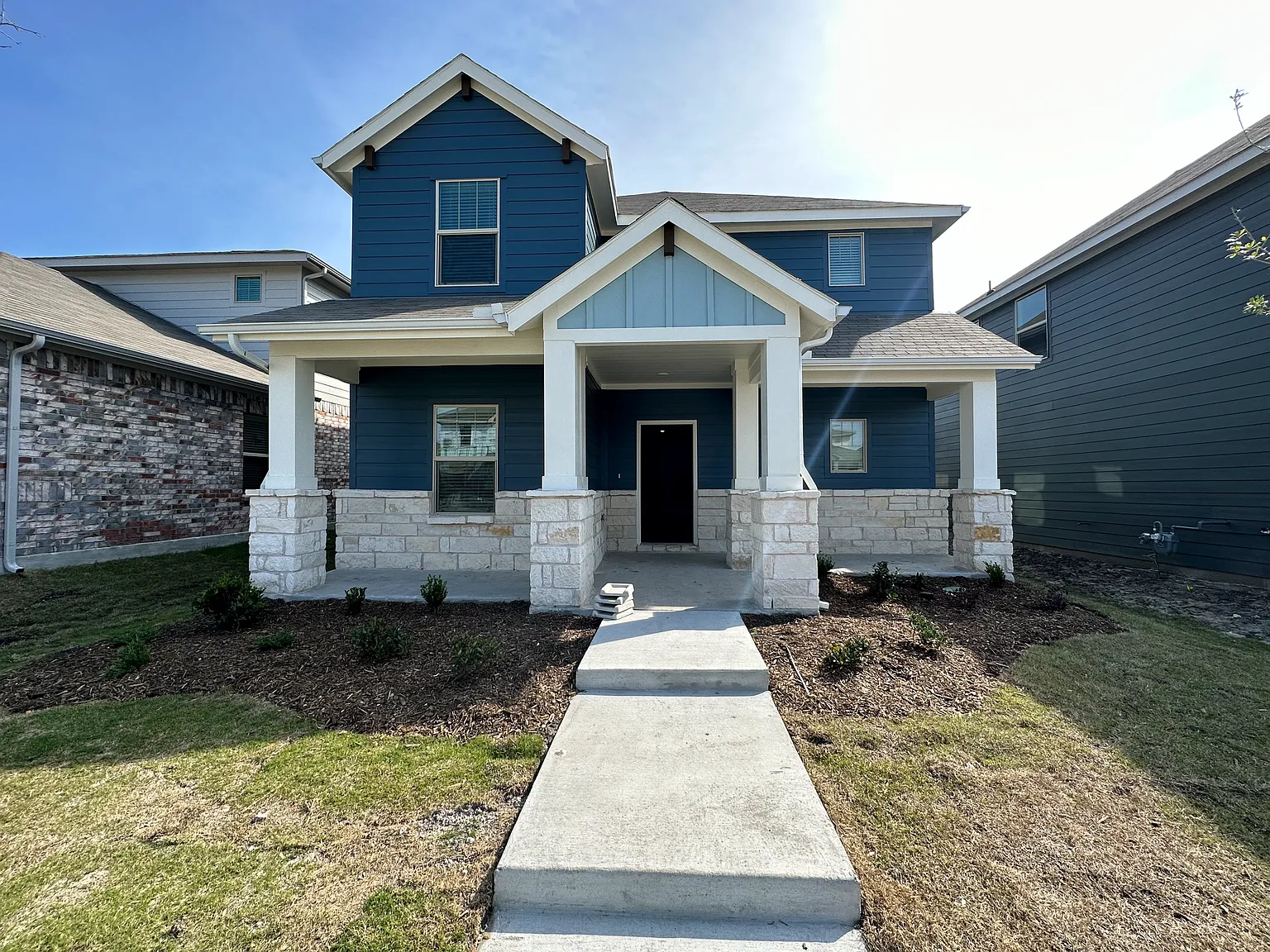 3 bed, 2.5 bath, 1922 sqft, $2,500 — Photo 2