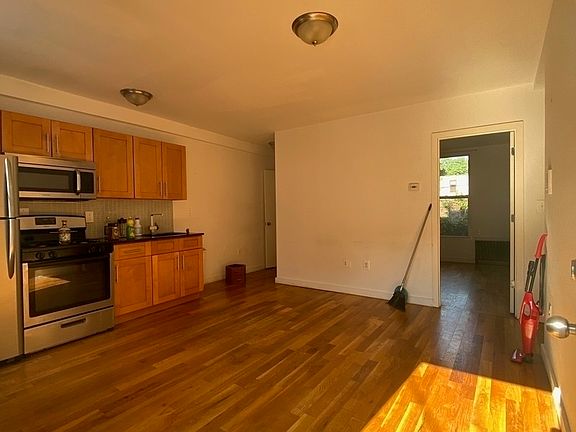 4th image of 317 Franklin Ave #4C