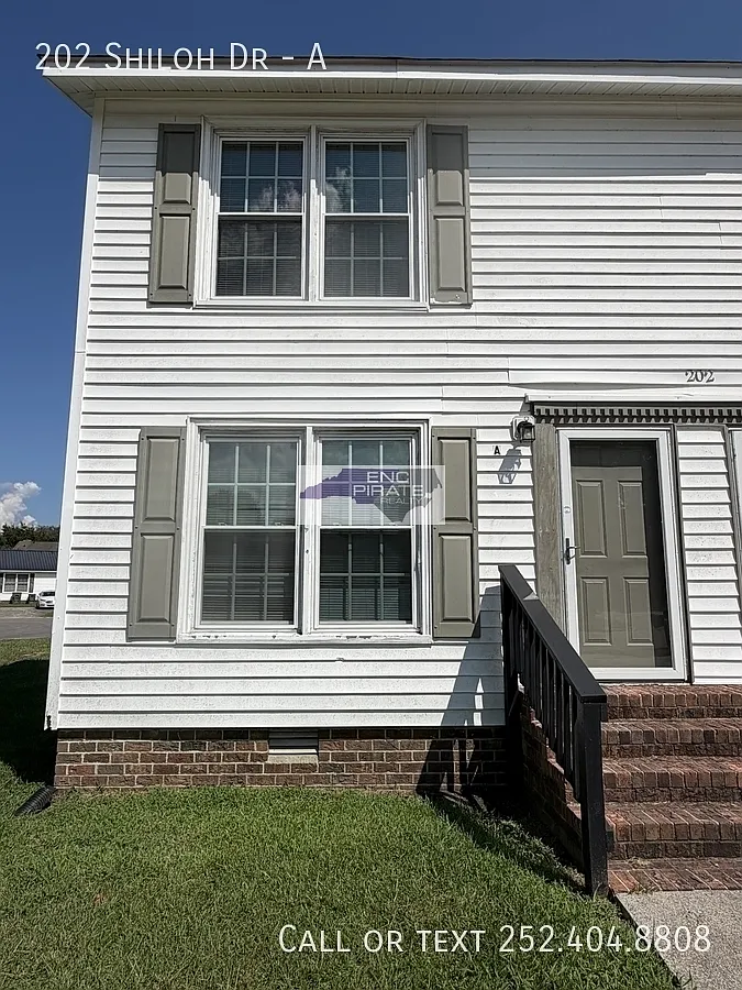 2 bed, 1.5 bath, $1,100 — Photo 1