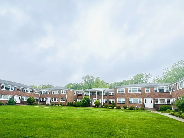 Jefferson Apartments — Photo 9