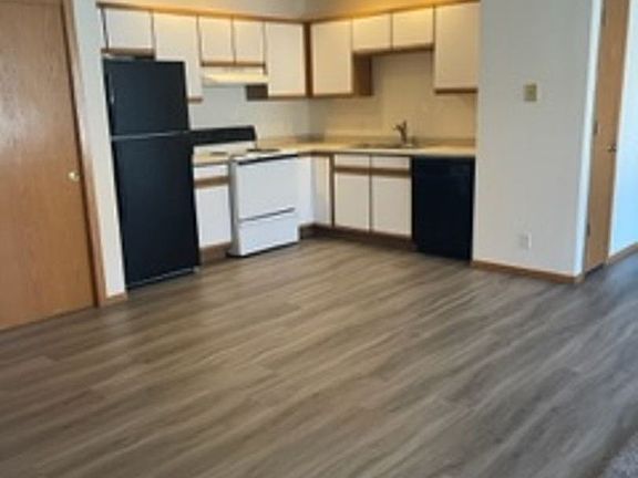 2nd image of 2912 Carrousel Ln #5