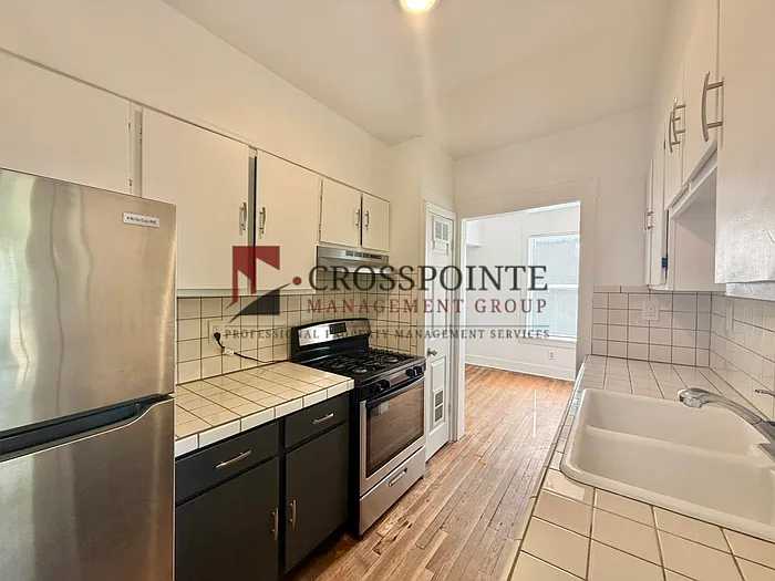 831 W Houston St #A — Photo 9