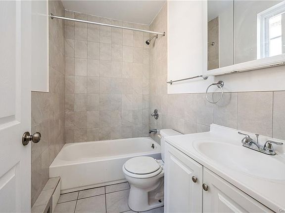 4th image of 1916 Palmer Ave #3L